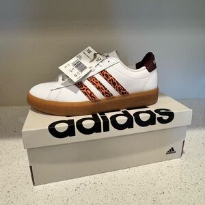 Adidas women’s leopard  Sneakers nwt